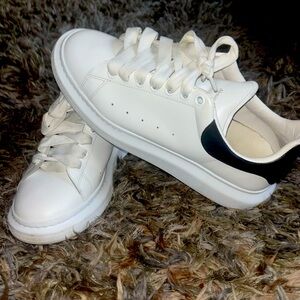 ALEXANDER MCQUEEN sneakers size 9.5 black and white